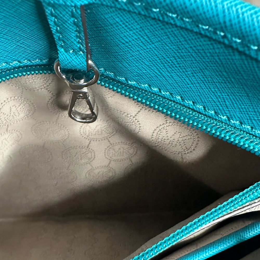 Michael Kors Teal Tote/bag.excellent condition - Picture 8 of 14